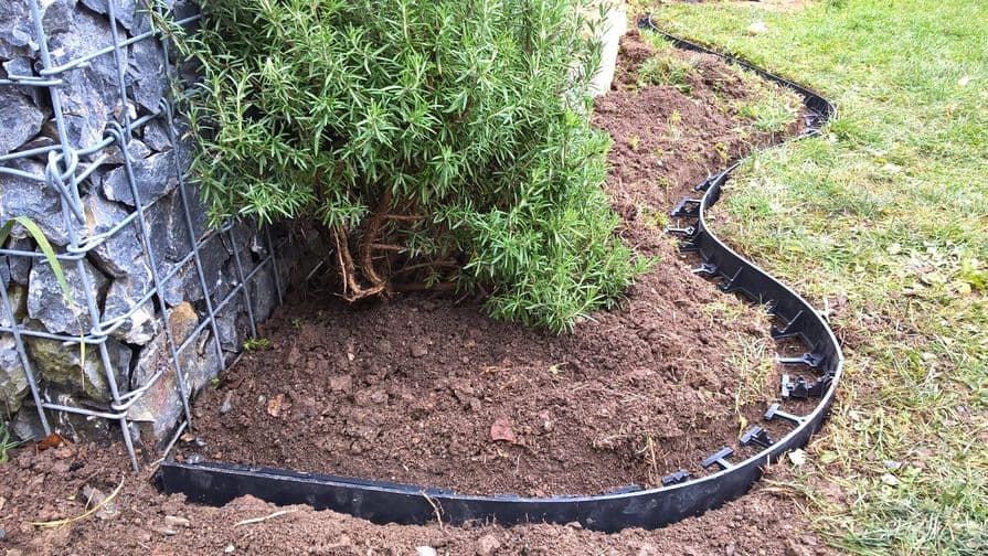 Kladenie obrubníkov – finálne úpravy po montáži